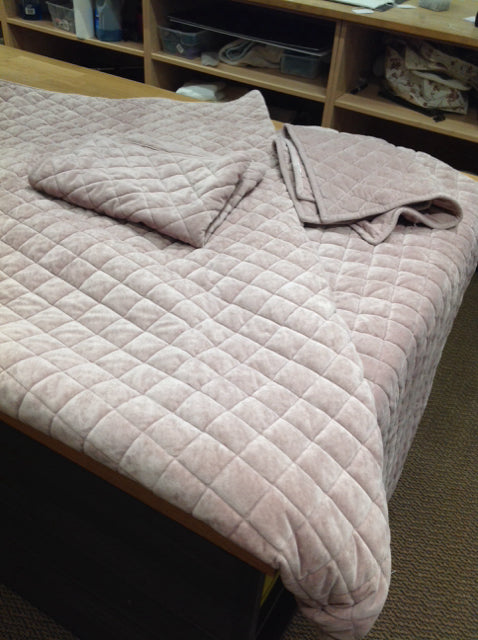 Queen Lavender Quilted Velour w/2 Shams