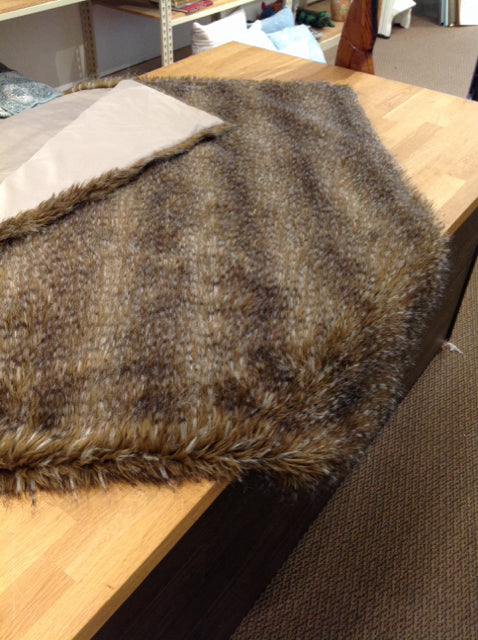 Lili Allesandra Chestnut Faux Fur Throw