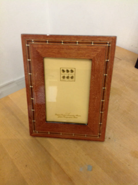Photo Frame- 4" X 6" Brown Lacquer