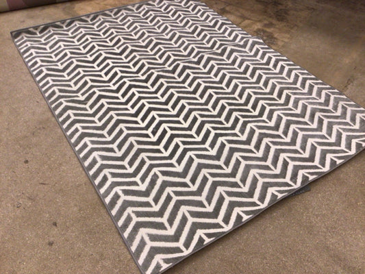 5'3" X 7'3" Trina Turk Gray Rug