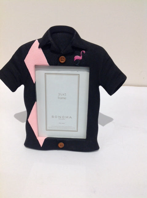 Black Resin Shirt w/Flamingo Picture Frame