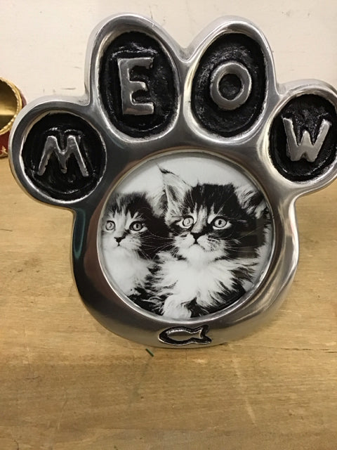 3.5" Round "Meow" Paw Photo Frame