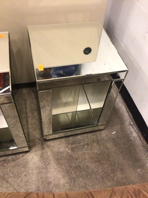 16" Square Mirrored End Table
