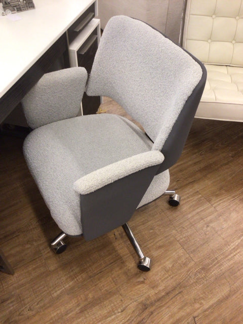 34" X 20.5" X 24.5" Grey Desk Chair