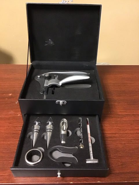 Wine Gift SetW/Black Leather Like Box