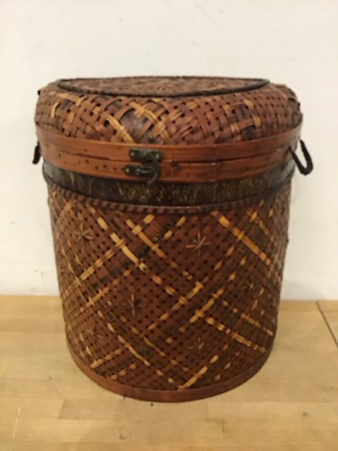 19" Woven Basket W/Attached Lid