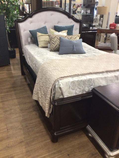 Full Tufted/Jeweled Bed Frame