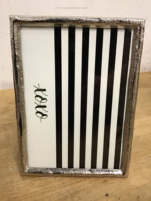 5"x7 Silvertone Textered Photo Frame