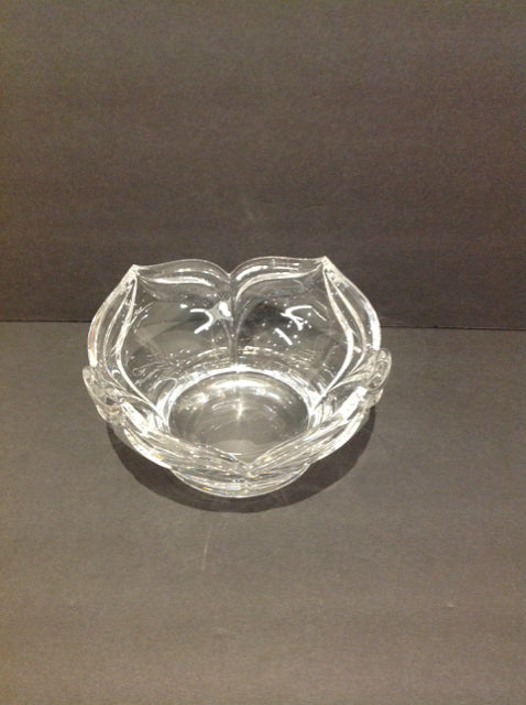 9" Glass Leaf Bowl