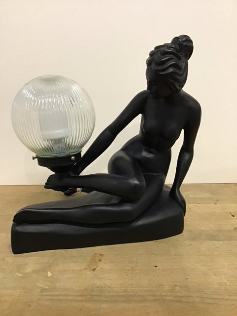 Black Matte Female w/Ribbed Glass Shade Lamp