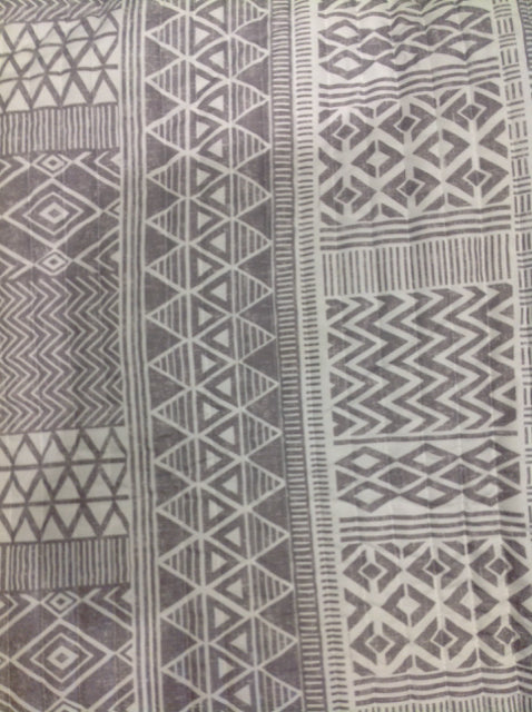 Queen- Grey & White Print Coverlet