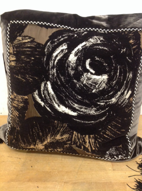 Pillow- 24" Grey & Black Print W Tassels