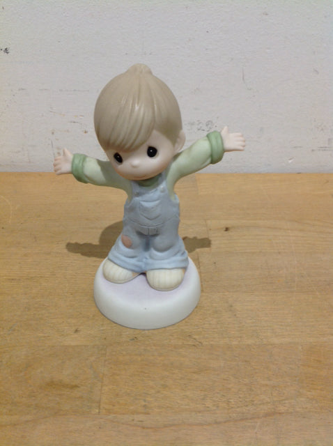 Precious Moments "I Love You This Much"