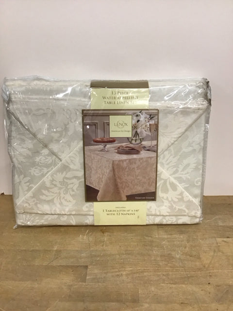Lenox Table Cloth w/12 Napkins