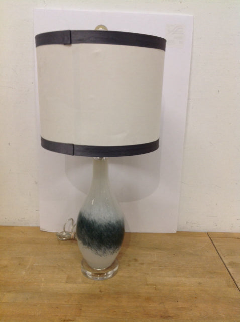 25" Art Deco Speckled Grey/White Lamp w/Shade