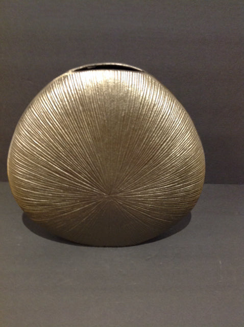 14" Dk Metal Vase w/Starburst Design