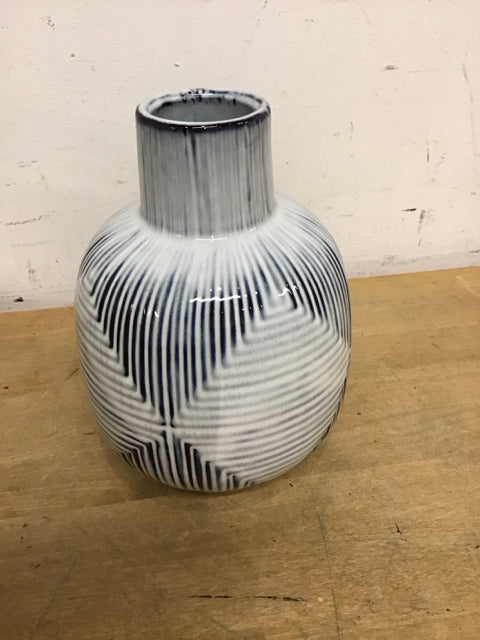 8.5" Blue & White Geometric Pattern Vase
