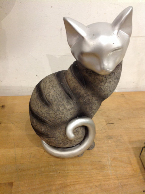 11" Silver Resin Cat