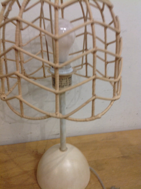 18" White Resin & Wicker Accent Lamp