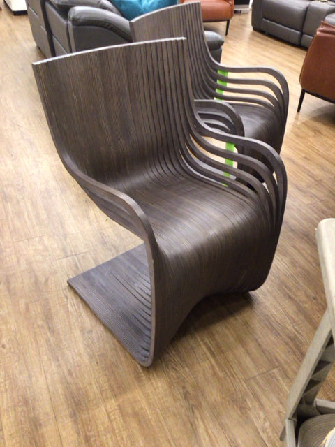 26.7” X 33.6" X 31" Piegatto Pipo Rest Chair