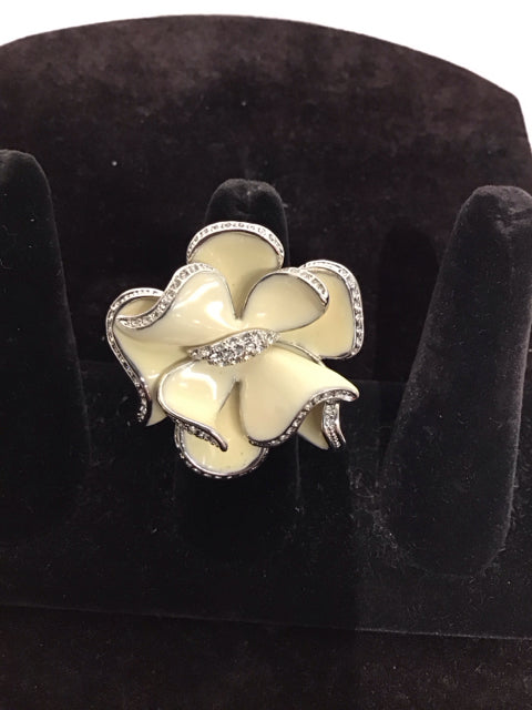 White Enamel Flower Ring w/Rhinestones