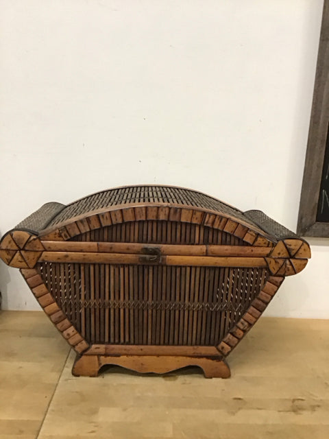 16.5"x27" Vintage Rattan Trunk
