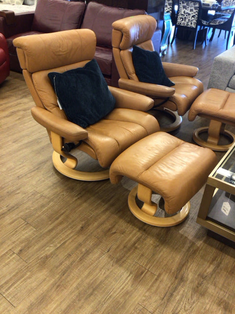 Tan Leather Stressless Reclining Chair W/Ottoman