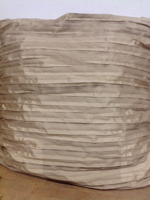 Pillow- 24" Austin Horn Gold Pleated W Tassels