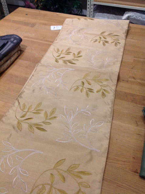 Gold Leaf Pattern Table Runner
