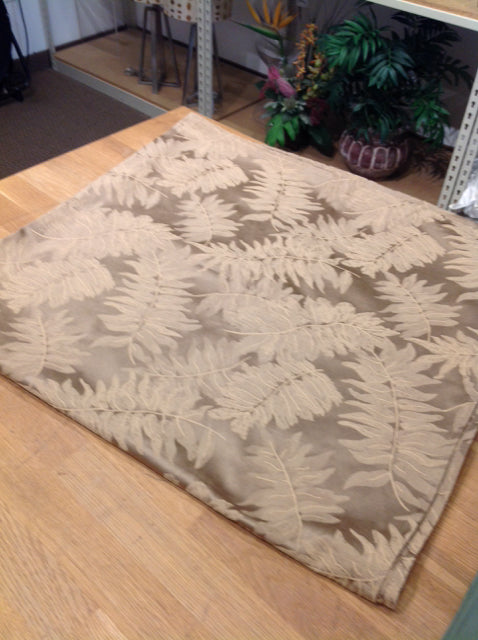 Gold Leaf Pattern Table Cloth